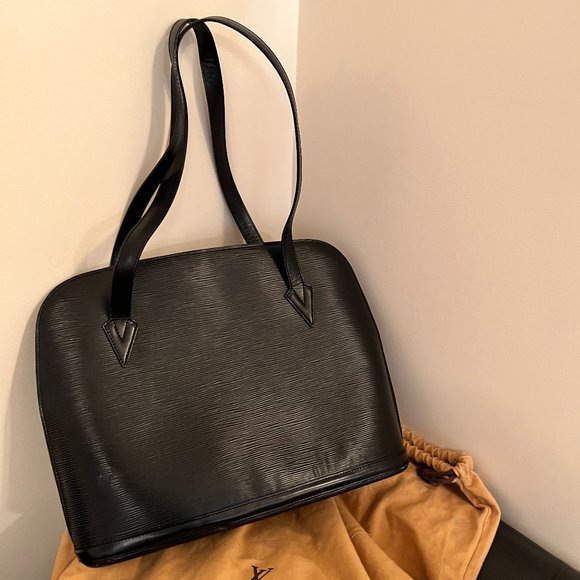 LOUIS VUITTON EPI LUSSAC BLACK LEATHER HANDDBAG - Picture 4 of 15